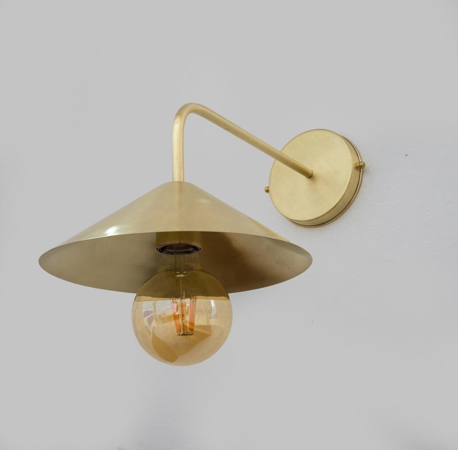 brushed-brass-wall-mounted-lamp-entryway-wall-sconce-light